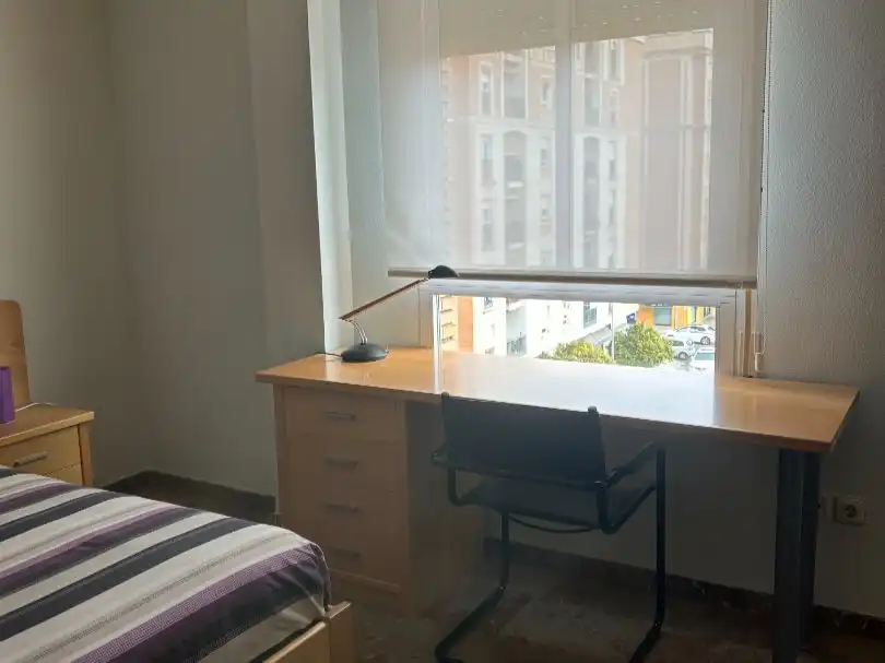 Habitación en Plaza de Vista Alegre, 3, Vista Alegre - Parque Cruz Conde Habitación de Piso para compartir en Córdoba con Aire acondicionado y Amueblado