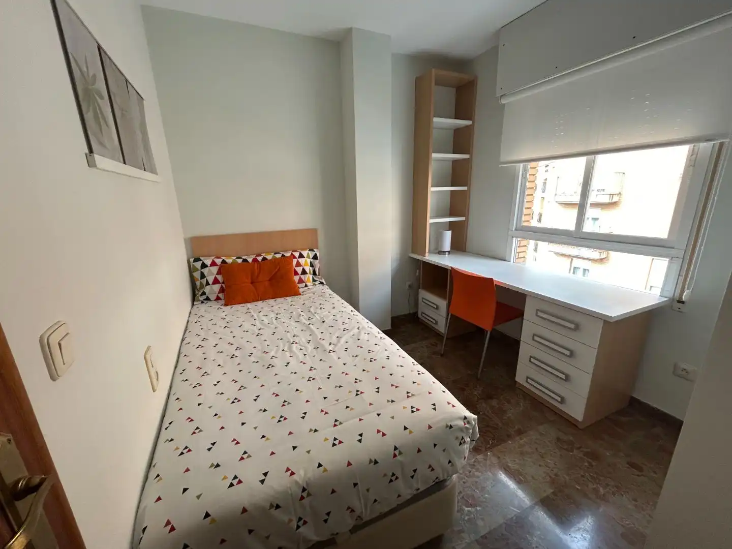Habitación en Plaza de Vista Alegre, 3, Vista Alegre - Parque Cruz Conde Habitación de Piso para compartir en Córdoba con Aire acondicionado y Amueblado