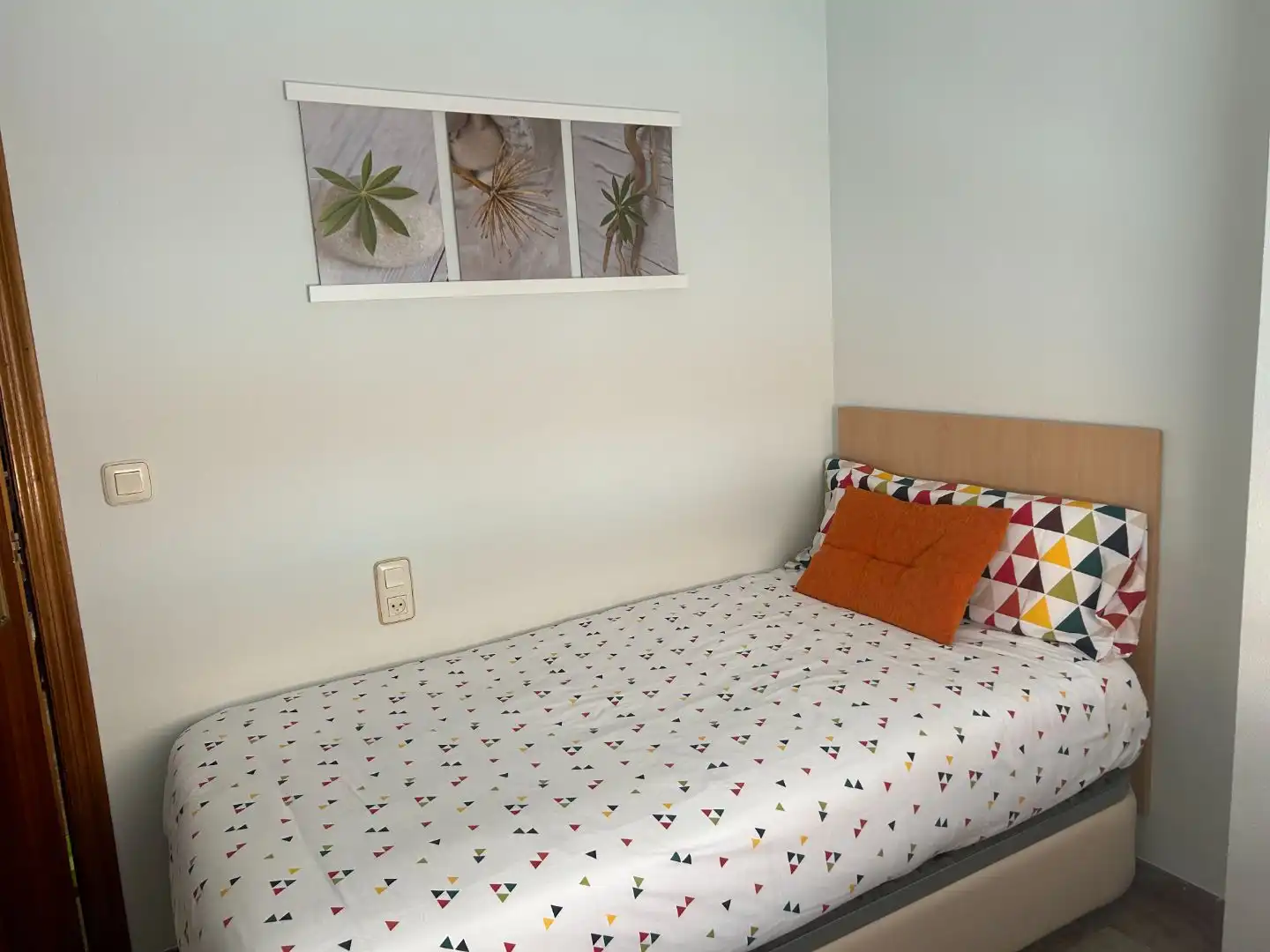 Habitación en Plaza de Vista Alegre, 3, Vista Alegre - Parque Cruz Conde Habitación de Piso para compartir en Córdoba con Aire acondicionado y Amueblado