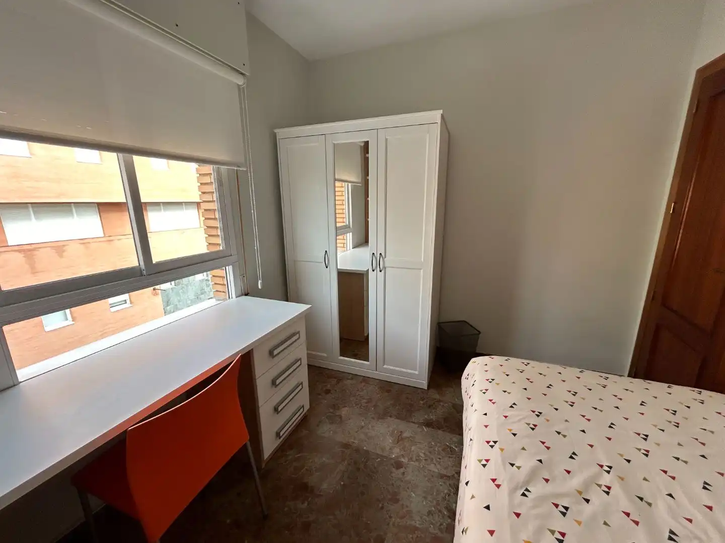 Habitación en Plaza de Vista Alegre, 3, Vista Alegre - Parque Cruz Conde Habitación de Piso para compartir en Córdoba con Aire acondicionado y Amueblado