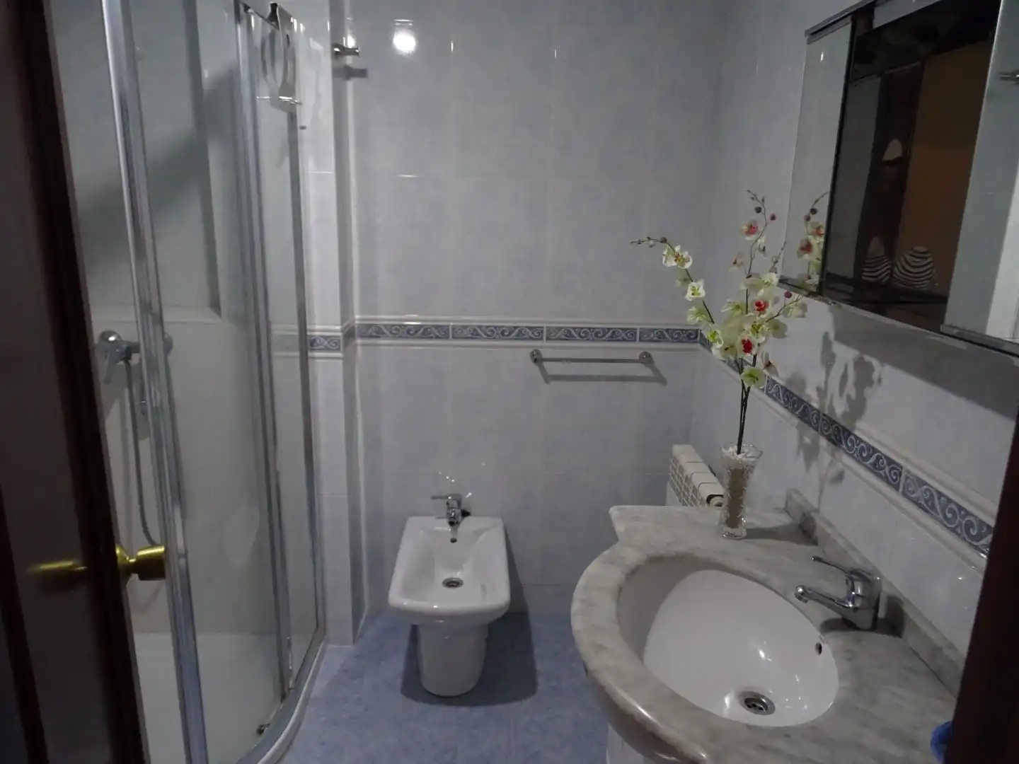 Flat for rent in Rúa de Eugenio Kraff, 4, As Travesas - Balaídos Bathroom of Flat for rent in Vigo with Heating, Parquet flooring and Furnished