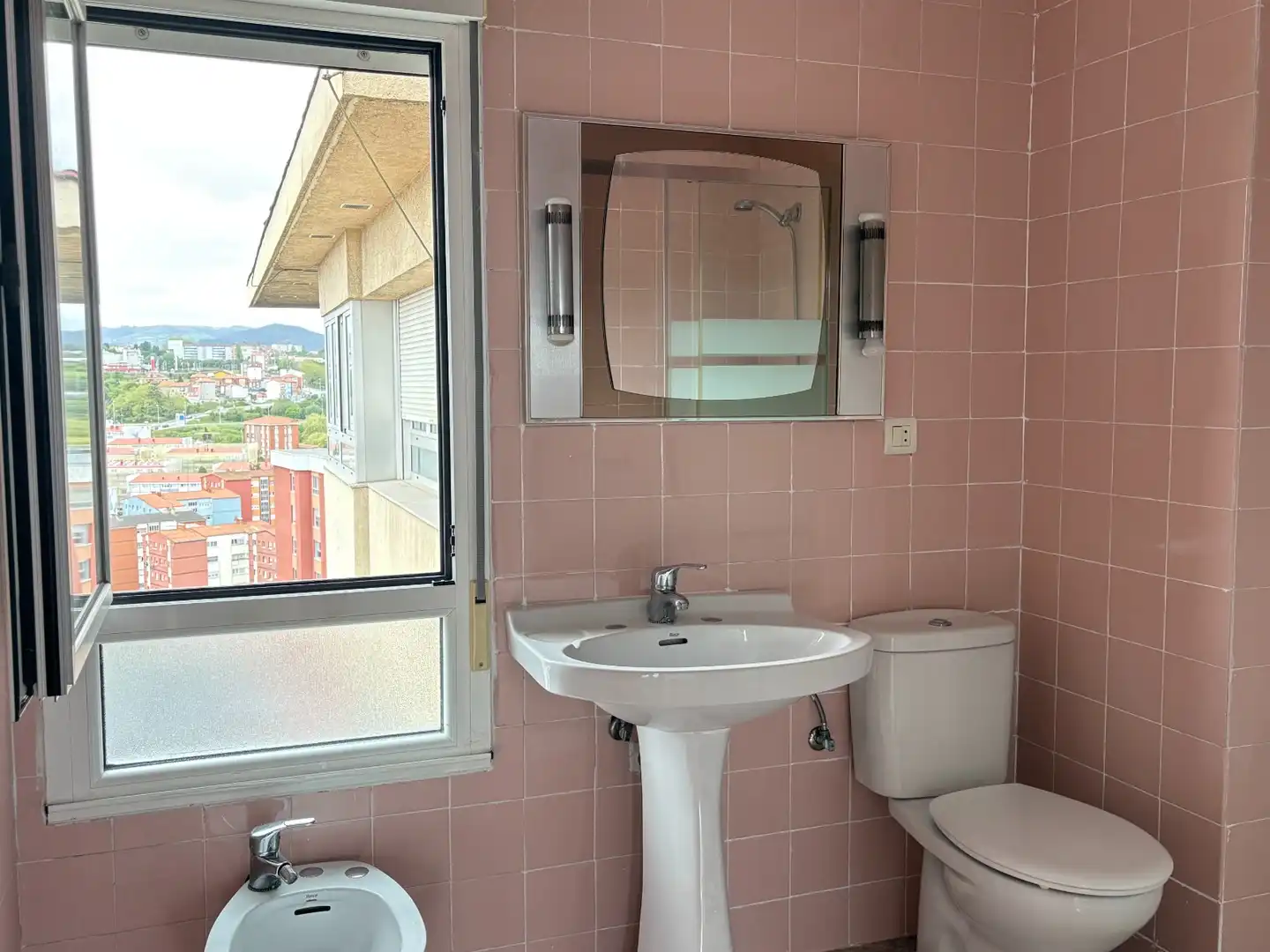 Flat for sale in Avenida Portugal, 15, Avilés Bathroom of Flat for sale in Avilés with Balcony