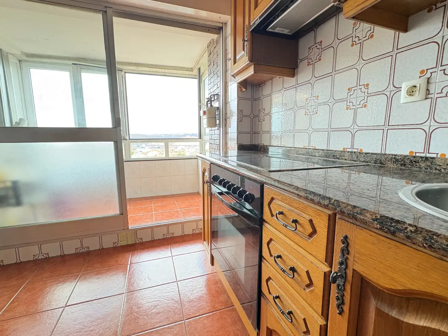 Flat for sale in Avenida Portugal, 15, Avilés Kitchen of Flat for sale in Avilés with Balcony