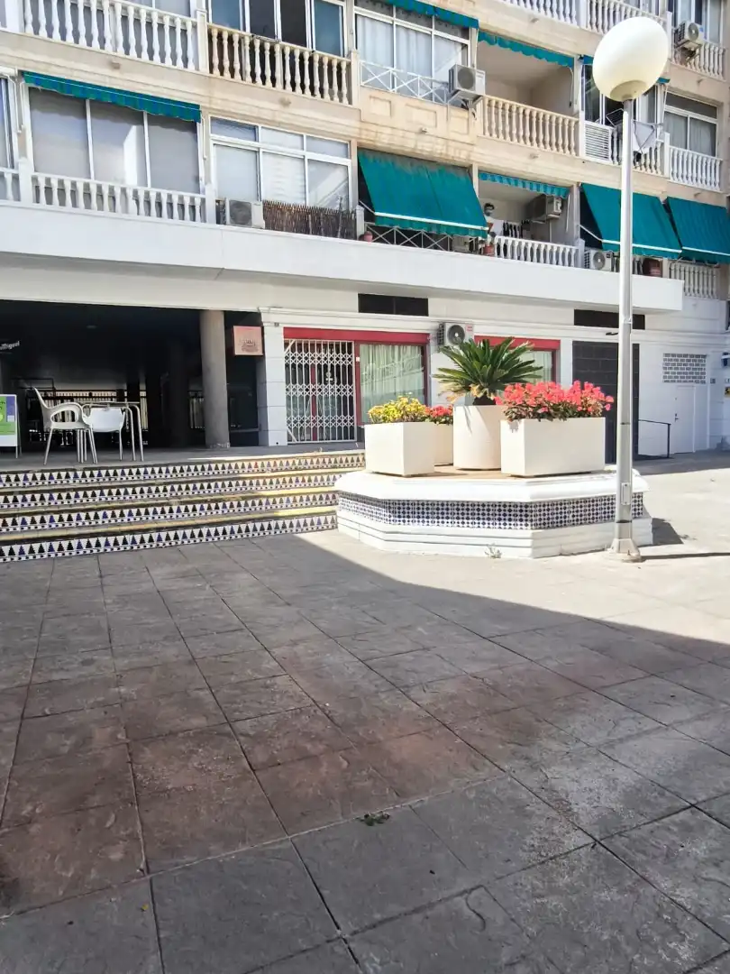 Terrasse von Geschaftsraum zum Verkauf in Torrevieja mit Klimaanlage
