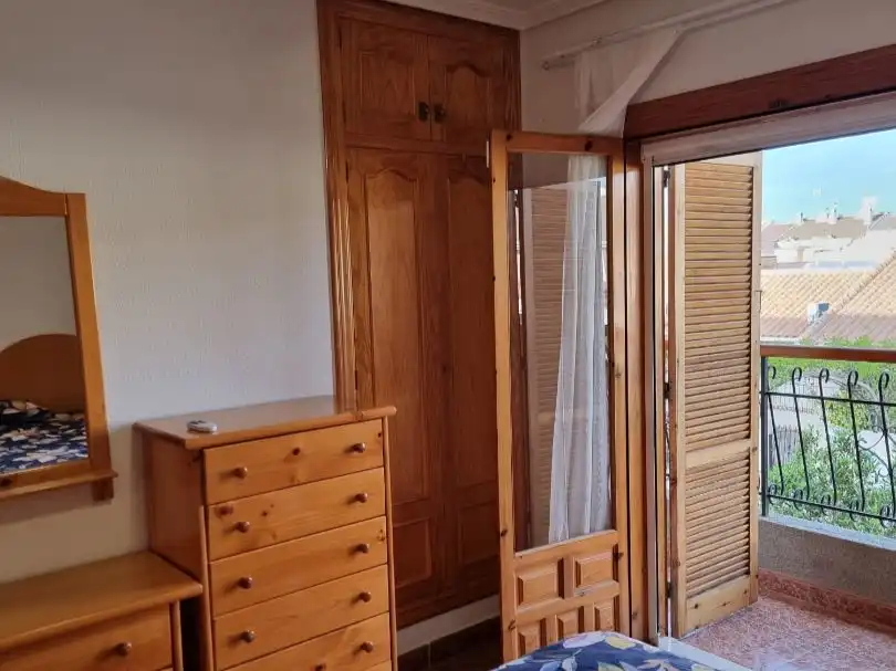 Einfamilien-Reihenhaus zur Miete in Calle Río Sena, 12, Los Cuarteros Schlafzimmer von Einfamilien-Reihenhaus zur Miete in San Pedro del Pinatar mit Klimaanlage, Heizung und Privatgarten
