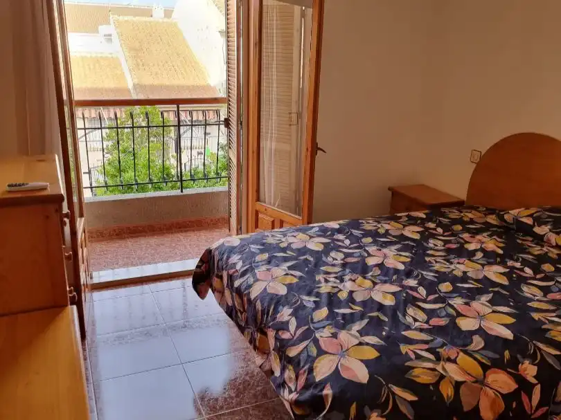 Einfamilien-Reihenhaus zur Miete in Calle Río Sena, 12, Los Cuarteros Schlafzimmer von Einfamilien-Reihenhaus zur Miete in San Pedro del Pinatar mit Klimaanlage, Heizung und Privatgarten