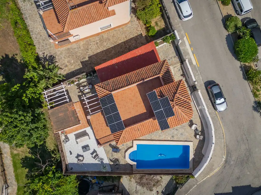 Vista exterior de Casa o xalet en venda en Manilva amb Aire condicionat, Terrassa i Piscina