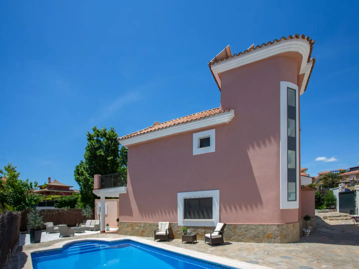 Vista exterior de Casa o xalet en venda en Manilva amb Aire condicionat, Terrassa i Piscina