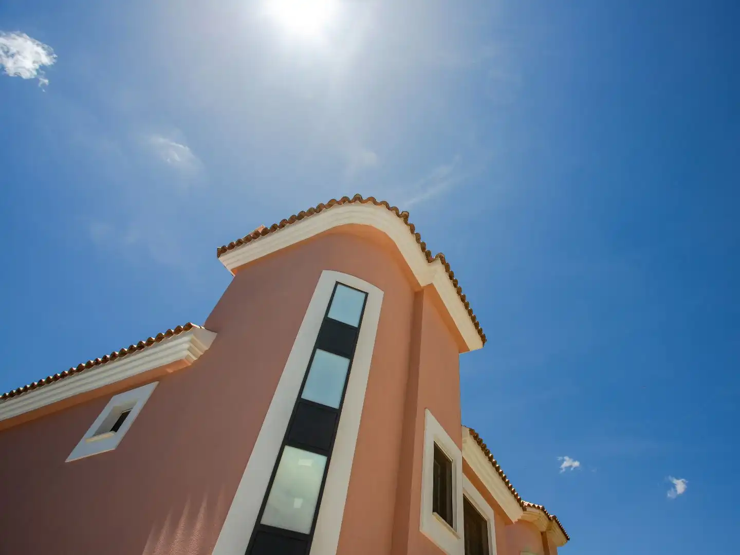 Vista exterior de Casa o xalet en venda en Manilva amb Aire condicionat, Terrassa i Piscina