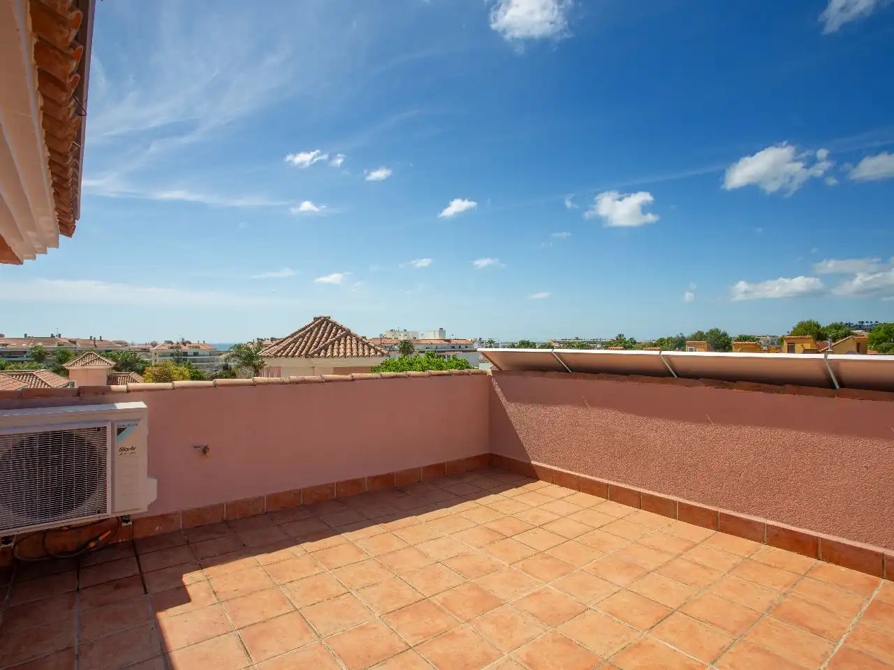 Terrassa de Casa o xalet en venda en Manilva amb Aire condicionat, Terrassa i Piscina