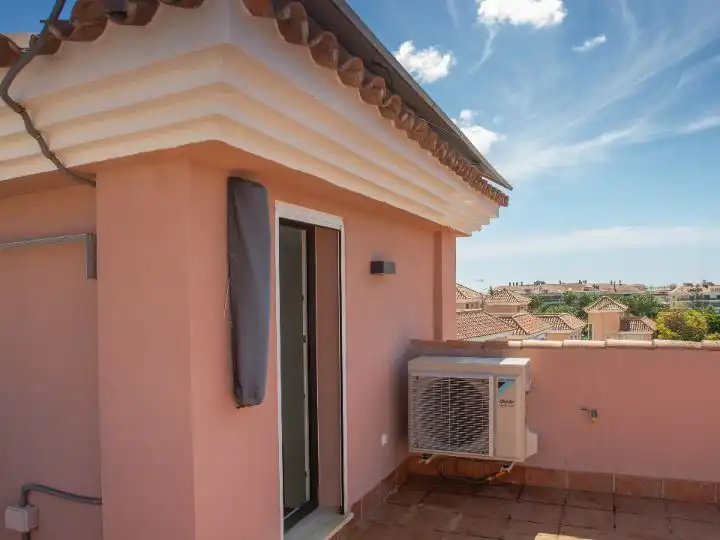 Terrassa de Casa o xalet en venda en Manilva amb Aire condicionat, Terrassa i Piscina