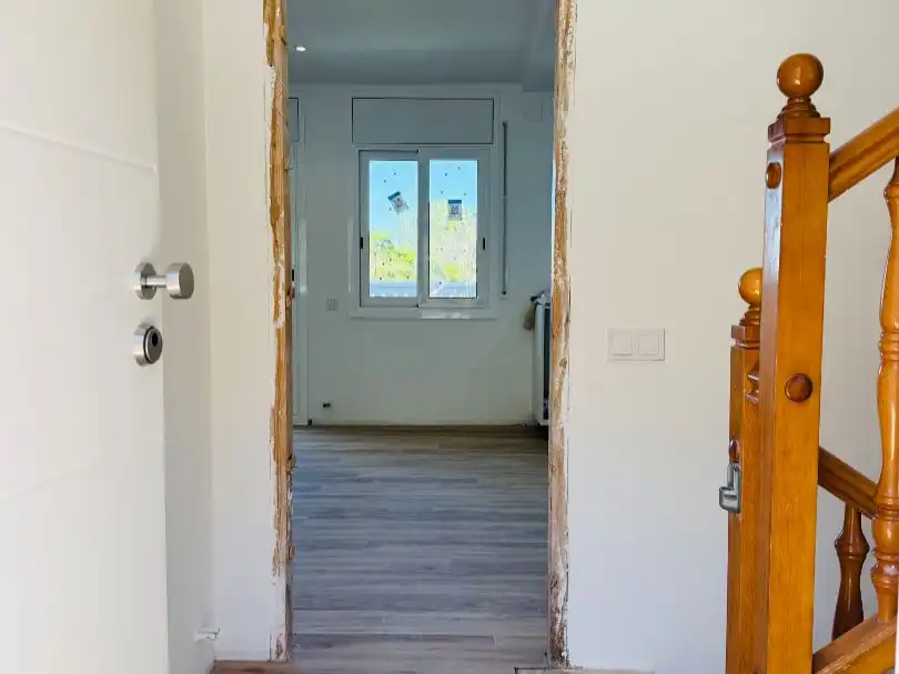 Wohnung zum Verkauf in Canyelles mit Klimaanlage, Privatgarten und Terrasse