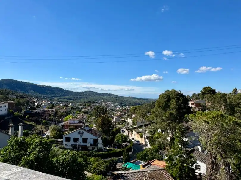 Außenansicht von Wohnung zum Verkauf in Canyelles mit Klimaanlage, Privatgarten und Terrasse