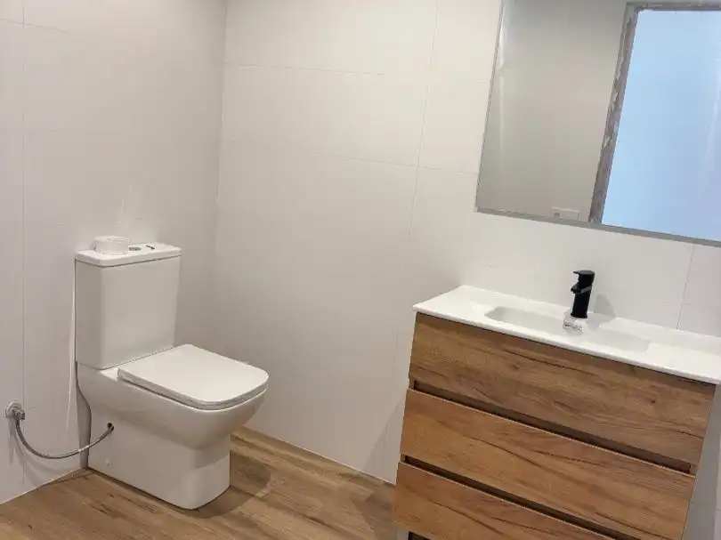 Badezimmer von Wohnung zum Verkauf in Canyelles mit Klimaanlage, Privatgarten und Terrasse