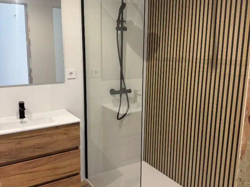 Badezimmer von Wohnung zum Verkauf in Canyelles mit Klimaanlage, Privatgarten und Terrasse