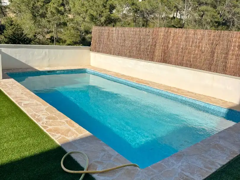 Schwimmbecken von Wohnung zum Verkauf in Canyelles mit Klimaanlage, Privatgarten und Terrasse