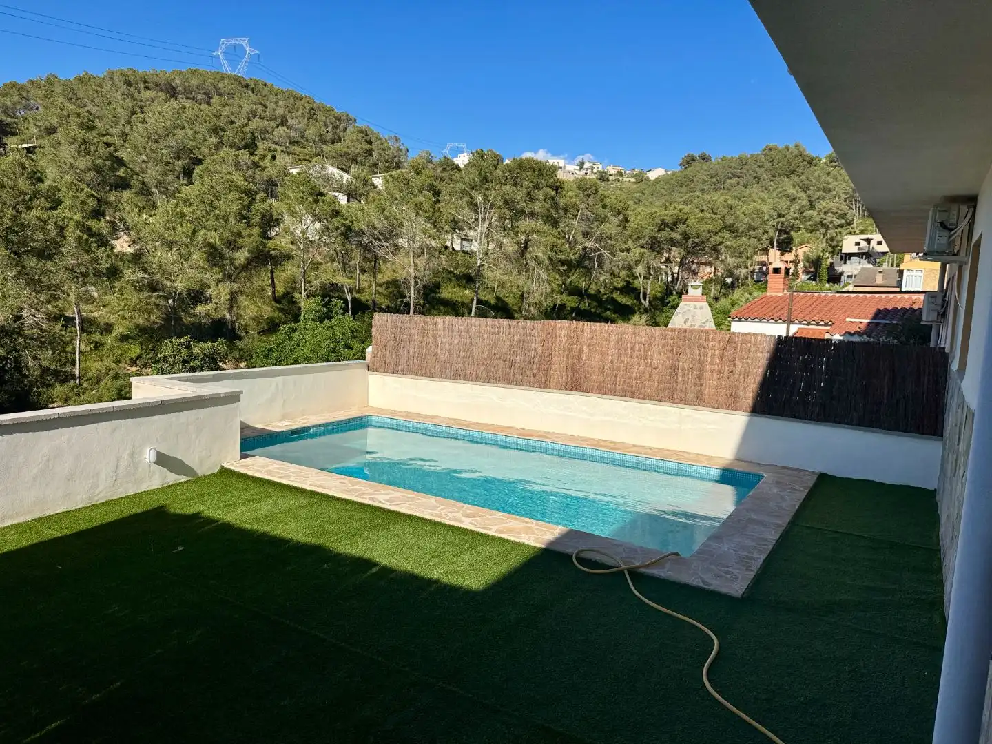 Schwimmbecken von Wohnung zum Verkauf in Canyelles mit Klimaanlage, Privatgarten und Terrasse