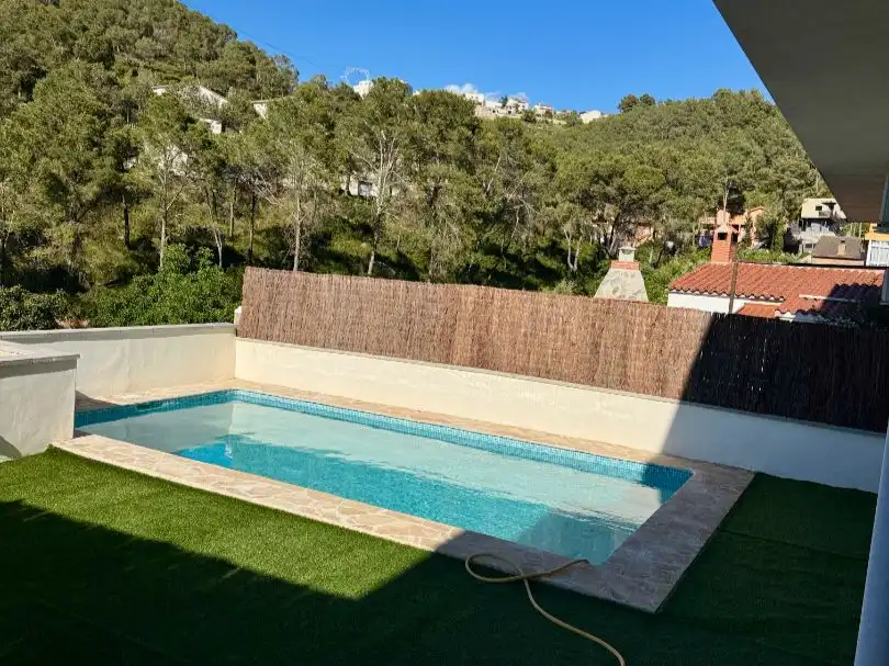 Schwimmbecken von Wohnung zum Verkauf in Canyelles mit Klimaanlage, Privatgarten und Terrasse