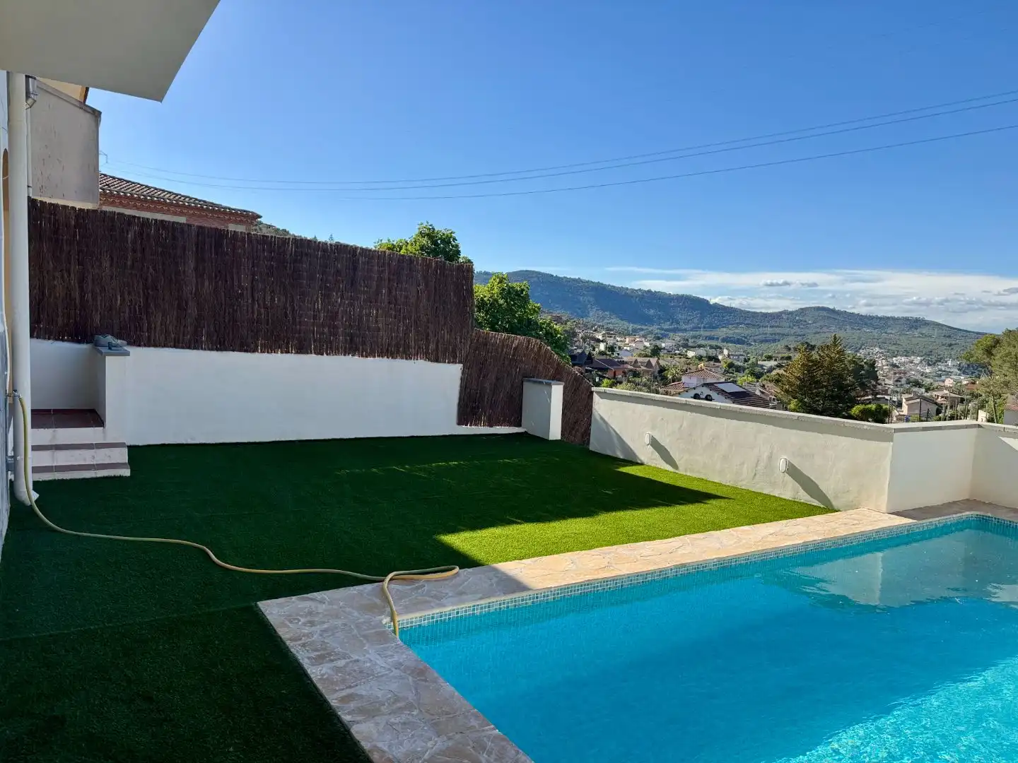 Schwimmbecken von Wohnung zum Verkauf in Canyelles mit Klimaanlage, Privatgarten und Terrasse
