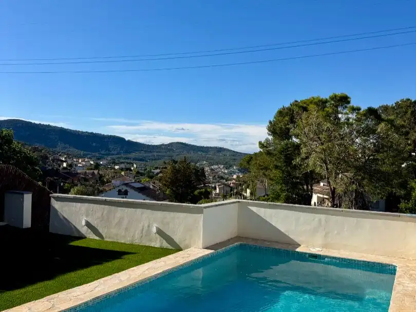 Schwimmbecken von Wohnung zum Verkauf in Canyelles mit Klimaanlage, Privatgarten und Terrasse