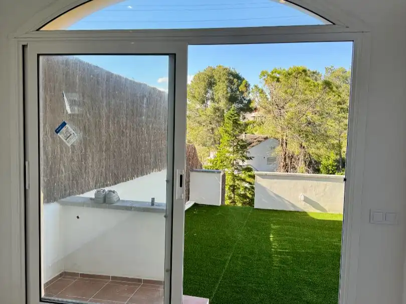 Terrasse von Wohnung zum Verkauf in Canyelles mit Klimaanlage, Privatgarten und Terrasse