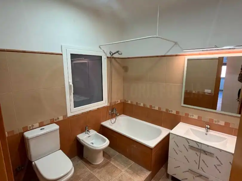 Piso en venta en Carrer de Mozart, 34, Llatí Baño de Piso en venta en Santa Coloma de Gramenet