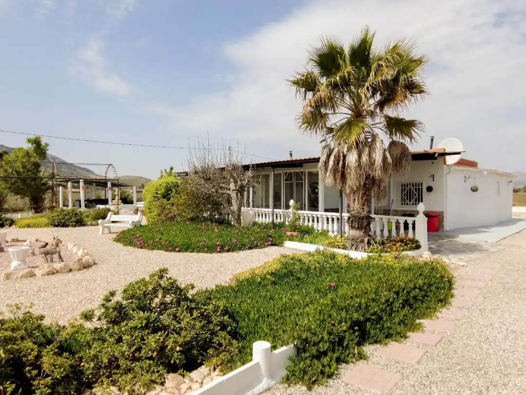 Finca rústica en venta en Calle Párroco Don José Joaquín, 1, Las Virtudes Finca rústica en venta en Villena con Calefacción, Jardín privado y Terraza