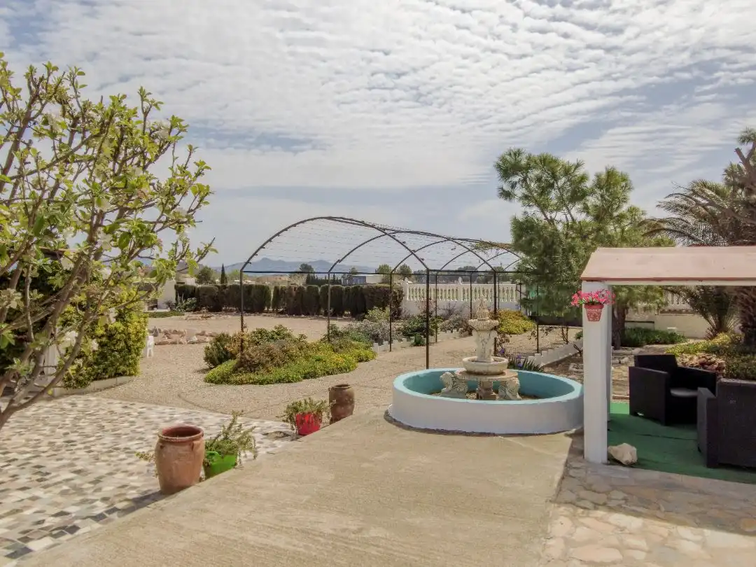 Country house zum Verkauf in Calle Párroco Don José Joaquín, 1, Las Virtudes Garten von Country house zum Verkauf in Villena mit Terrasse und Schwimmbad