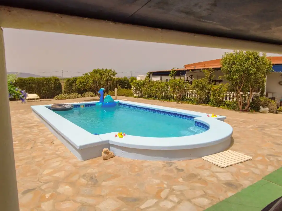 Country house zum Verkauf in Calle Párroco Don José Joaquín, 1, Las Virtudes Schwimmbecken von Country house zum Verkauf in Villena mit Terrasse und Schwimmbad
