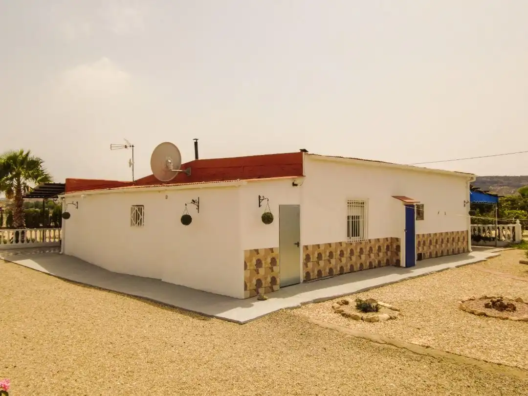 Country house zum Verkauf in Calle Párroco Don José Joaquín, 1, Las Virtudes Außenansicht von Country house zum Verkauf in Villena mit Terrasse und Schwimmbad
