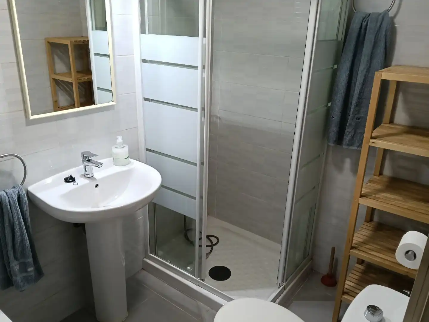 Bathroom of Flat for sale in  Madrid Capital  with Terrace and Swimming Pool