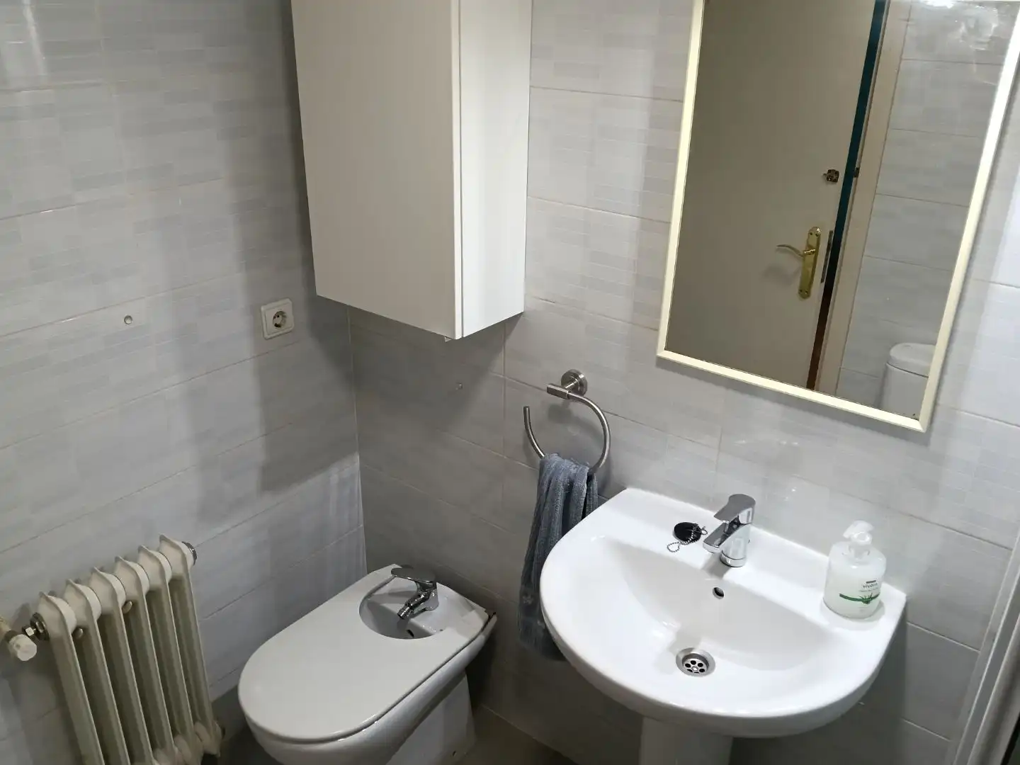 Bathroom of Flat for sale in  Madrid Capital  with Terrace and Swimming Pool