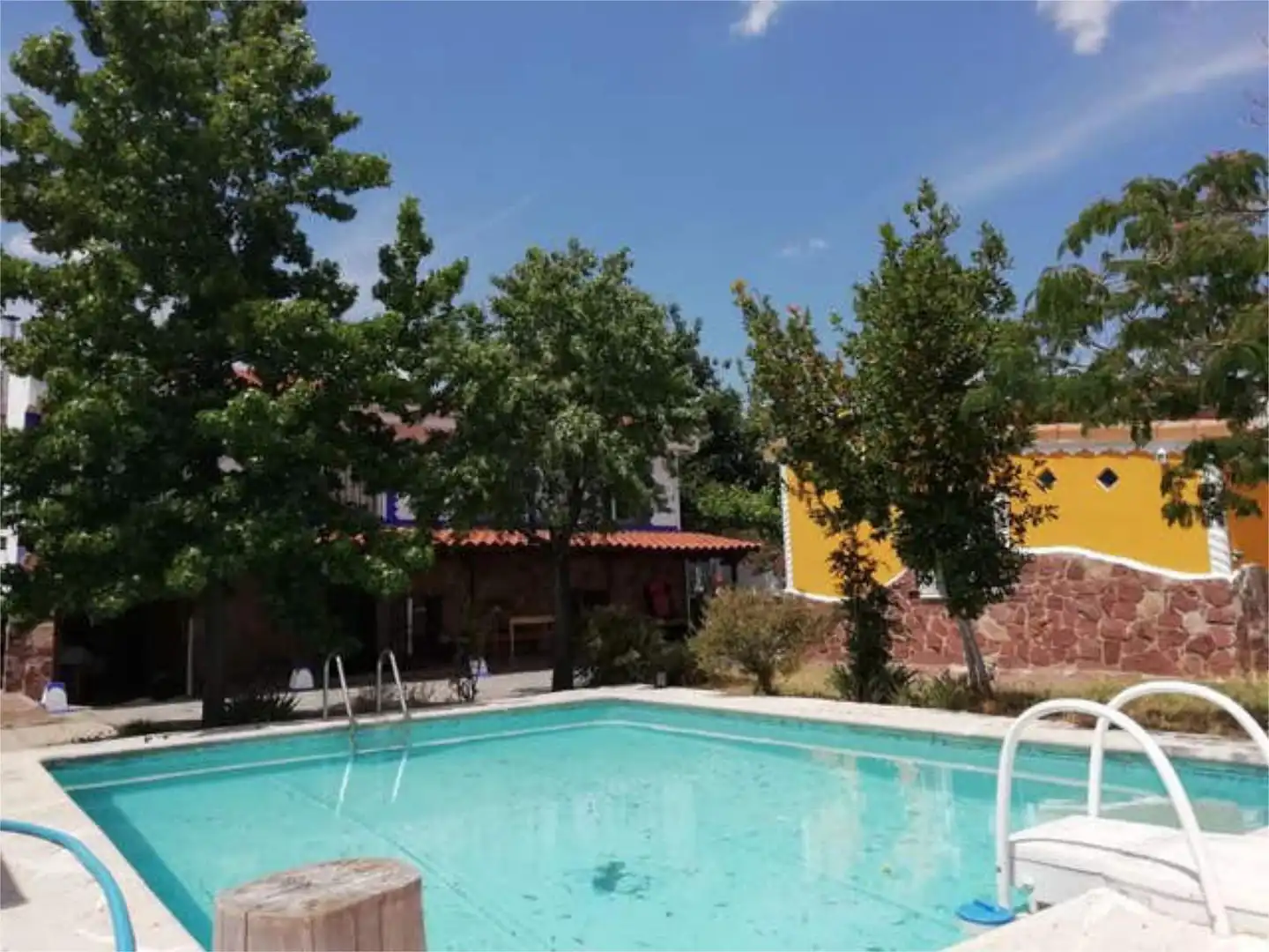 Einfamilien-Reihenhaus zum Verkauf in Parque Guadarrama Schwimmbecken von Einfamilien-Reihenhaus zum Verkauf in Móstoles mit Terrasse und Schwimmbad