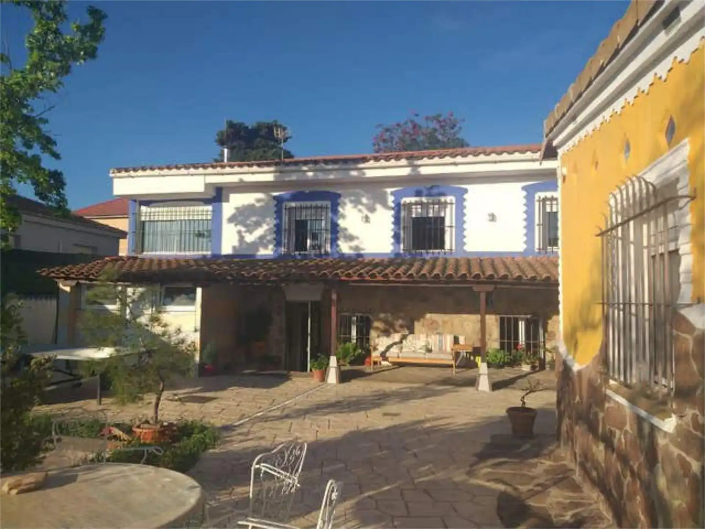 Einfamilien-Reihenhaus zum Verkauf in Parque Guadarrama Außenansicht von Einfamilien-Reihenhaus zum Verkauf in Móstoles mit Terrasse und Schwimmbad