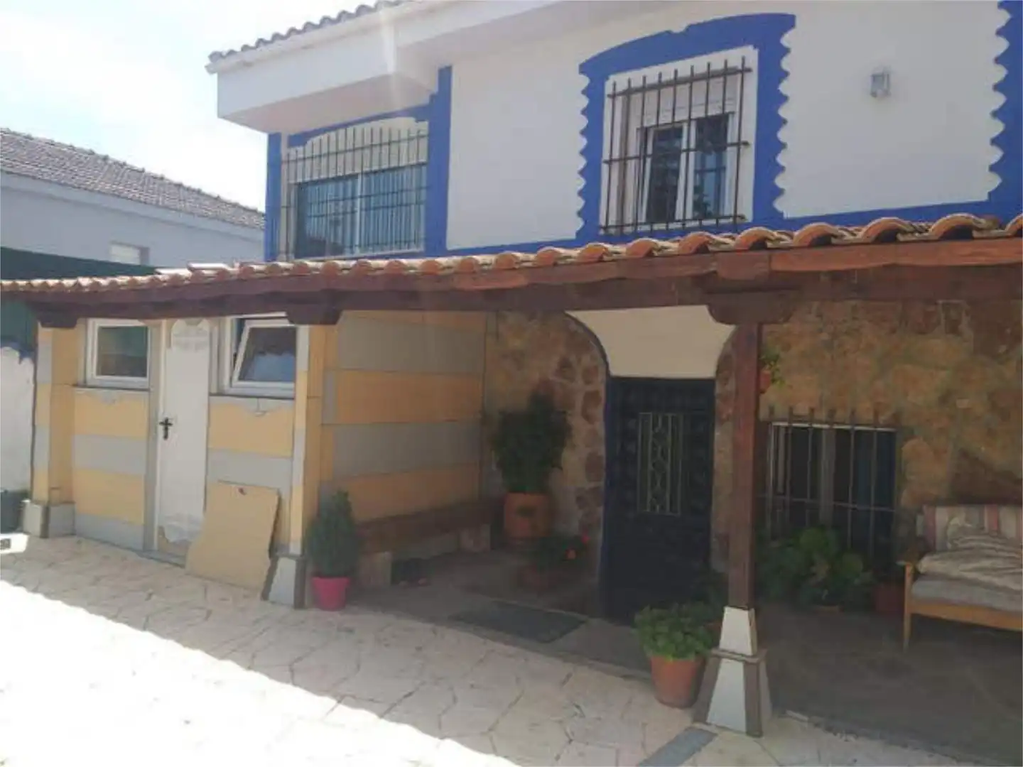 Einfamilien-Reihenhaus zum Verkauf in Parque Guadarrama Außenansicht von Einfamilien-Reihenhaus zum Verkauf in Móstoles mit Terrasse und Schwimmbad