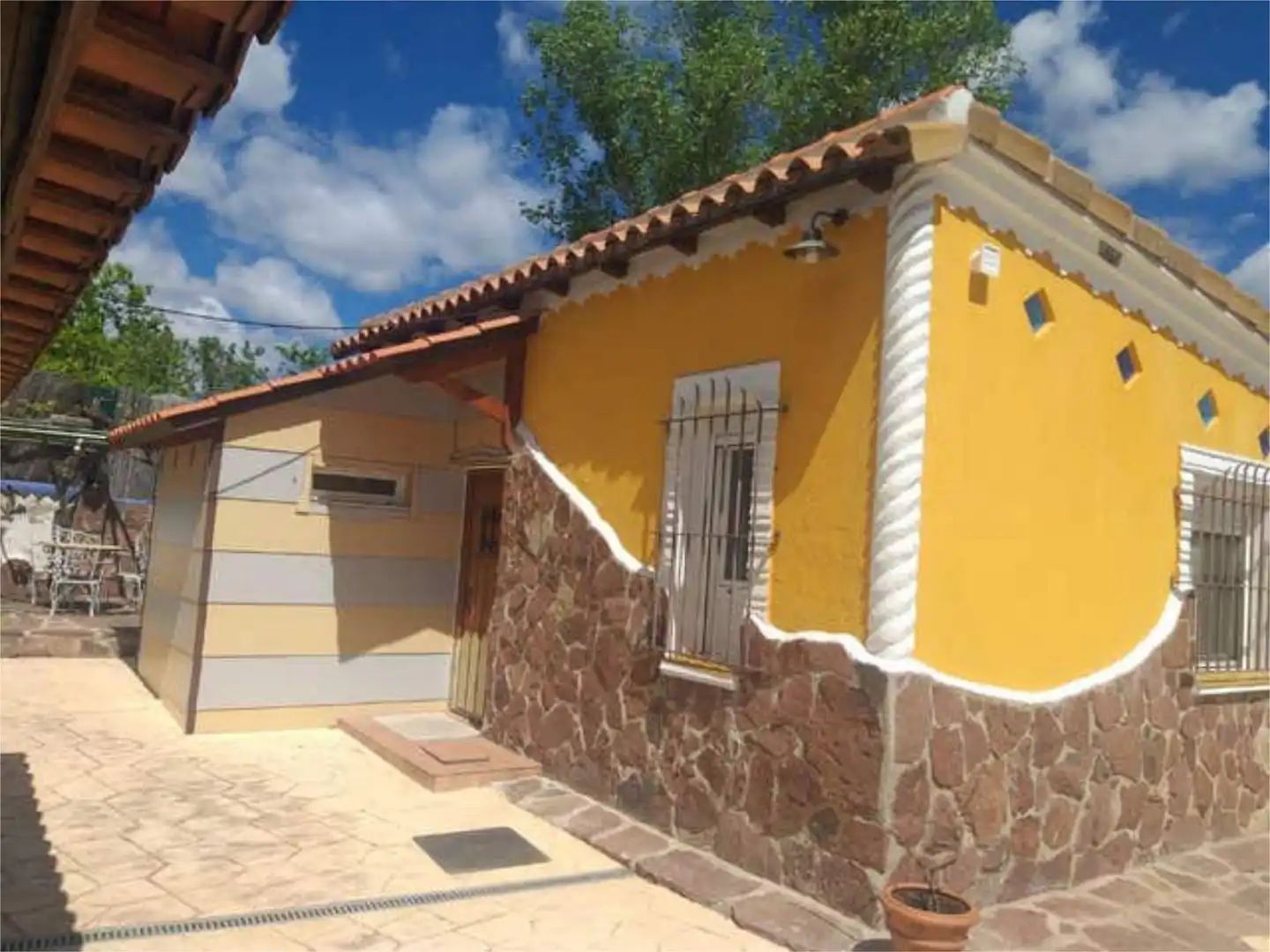 Einfamilien-Reihenhaus zum Verkauf in Parque Guadarrama Außenansicht von Einfamilien-Reihenhaus zum Verkauf in Móstoles mit Terrasse und Schwimmbad
