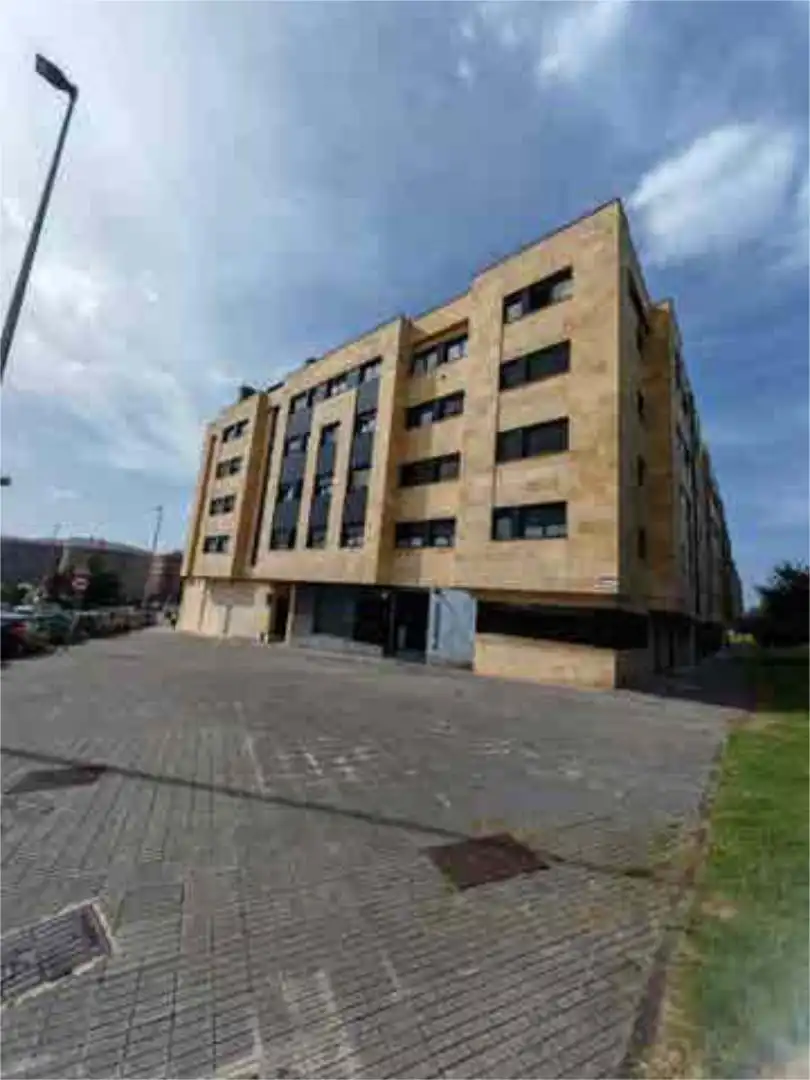 Wohnung zum Verkauf in Barrio del Centro Außenansicht von Wohnung zum Verkauf in Gijón mit Heizung, Privatgarten und Abstellraum