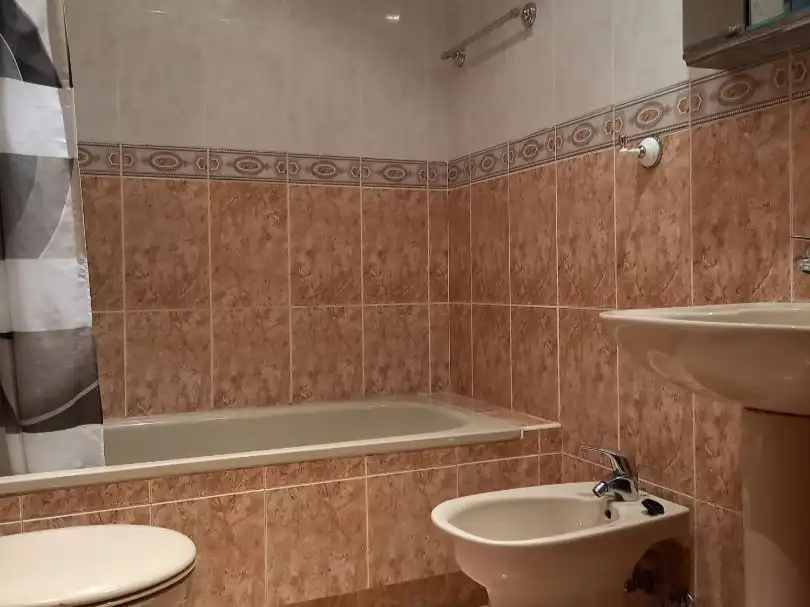 Bathroom of Flat for rent in Madrid  with Heating, Private garden and Terrace