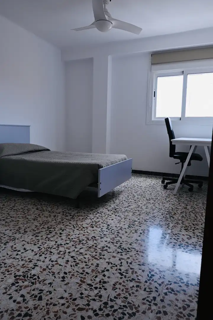 Room in Calle Turolense, 21, Piedras Redondas - Torrecárdenas Bedroom of Flat for share in Almería with Air Conditioner and Furnished