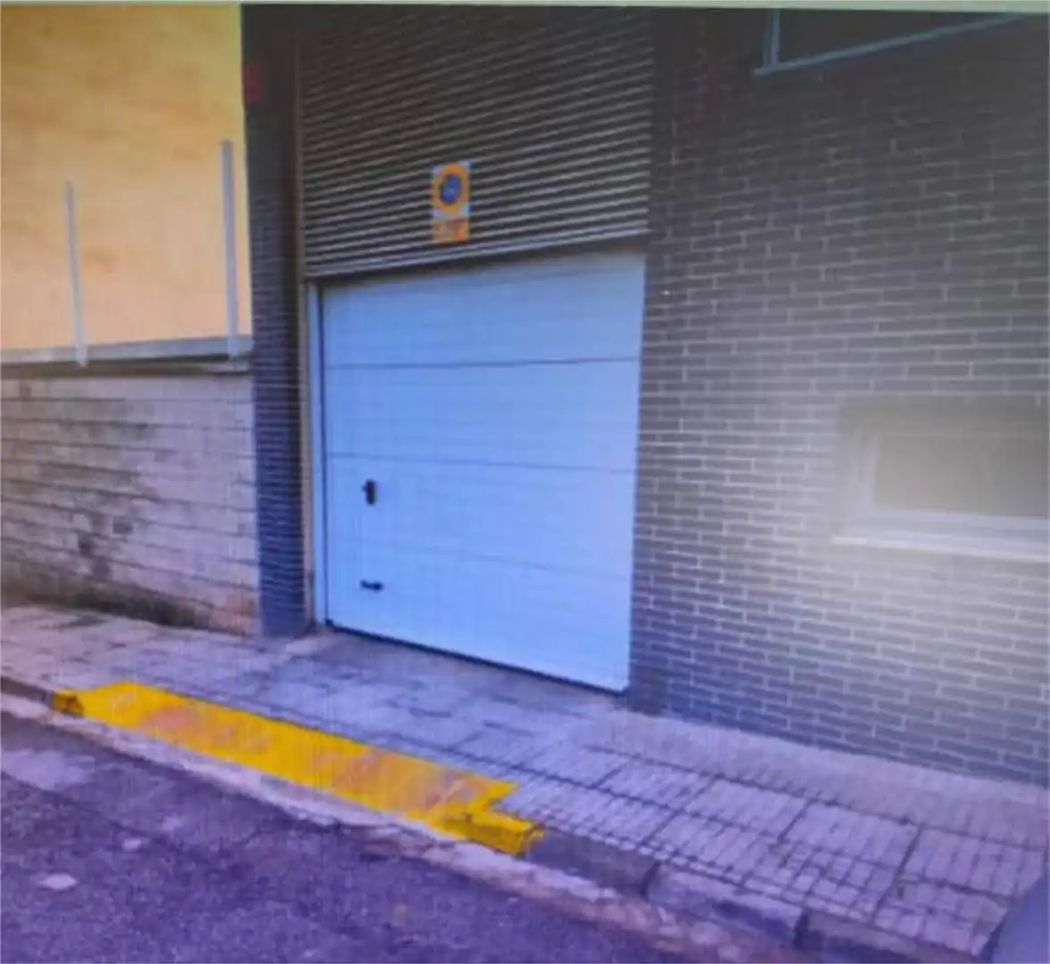 Garage for rent in Ador Parking of Garage for rent in Ador
