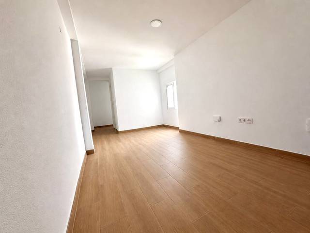 Piso en Venta en Avenida Pío XII, 53 en Centro - Corte Inglés