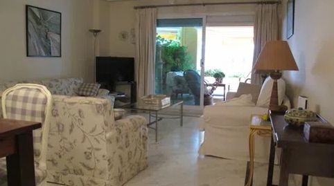 Apartamento de alquiler en Avenida Reina Doña Sofia, 1, Bahía de Marbella, Marbella - imagen 2 Foto 2 de Apartamento de alquiler en Avenida Reina Doña Sofia, 1, Bahía de Marbella, Marbella