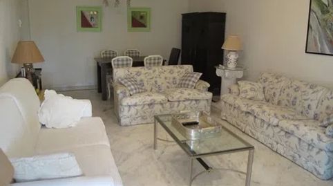 Apartamento de alquiler en Avenida Reina Doña Sofia, 1, Bahía de Marbella, Marbella - imagen 3 Foto 3 de Apartamento de alquiler en Avenida Reina Doña Sofia, 1, Bahía de Marbella, Marbella