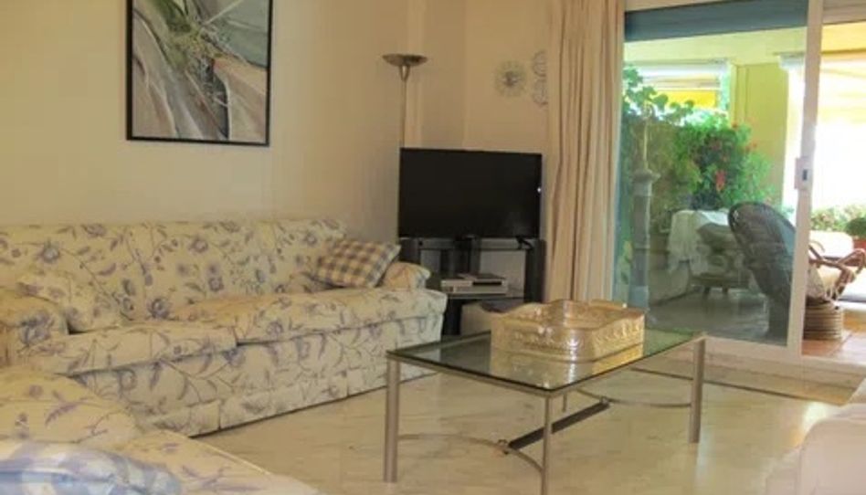 Apartamento de alquiler en Avenida Reina Doña Sofia, 1, Bahía de Marbella, Marbella - imagen 1 Foto 1 de Apartamento de alquiler en Avenida Reina Doña Sofia, 1, Bahía de Marbella, Marbella