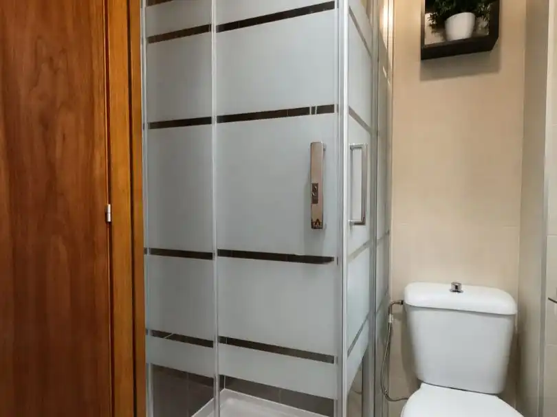 Wohnung zum Verkauf in Calle Palencia, 23, Las Tres Cruces Badezimmer von Wohnung zum Verkauf in Armilla mit Klimaanlage