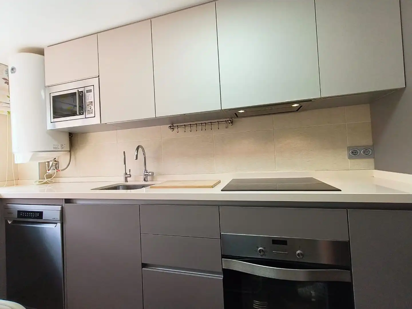 Wohnung zum Verkauf in Calle Palencia, 23, Las Tres Cruces Küche von Wohnung zum Verkauf in Armilla mit Klimaanlage