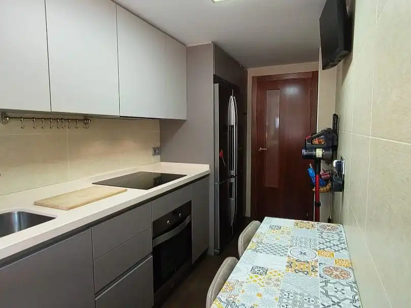 Wohnung zum Verkauf in Calle Palencia, 23, Las Tres Cruces Küche von Wohnung zum Verkauf in Armilla mit Klimaanlage