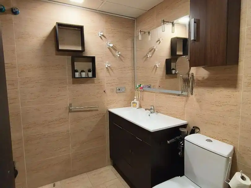 Wohnung zum Verkauf in Calle Palencia, 23, Las Tres Cruces Badezimmer von Wohnung zum Verkauf in Armilla mit Klimaanlage
