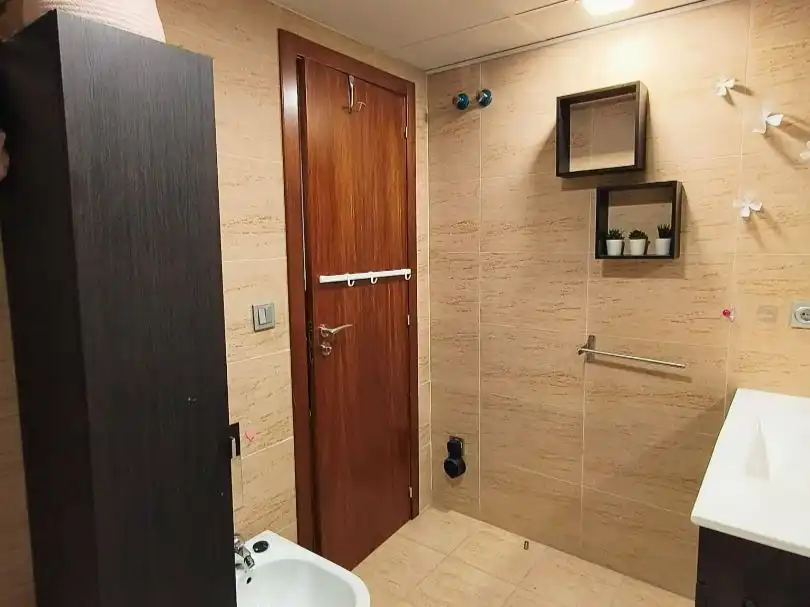 Wohnung zum Verkauf in Calle Palencia, 23, Las Tres Cruces Badezimmer von Wohnung zum Verkauf in Armilla mit Klimaanlage