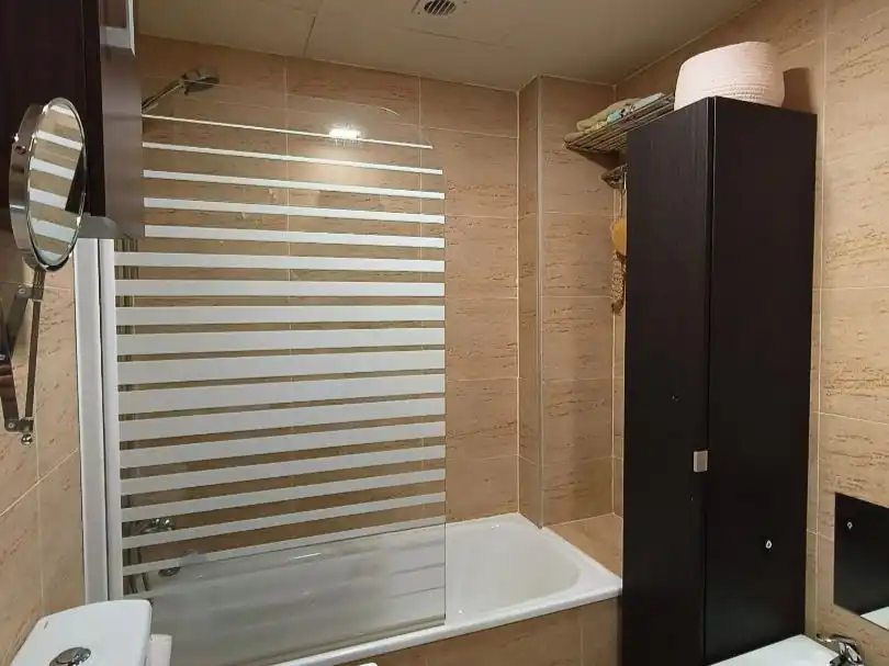 Wohnung zum Verkauf in Calle Palencia, 23, Las Tres Cruces Badezimmer von Wohnung zum Verkauf in Armilla mit Klimaanlage